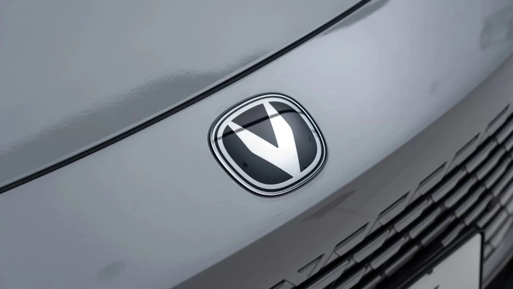 Дилер Changan привез в Россию все модели семейства Uni. С «пробегом» в 1 километр логотип Changan Uni-V