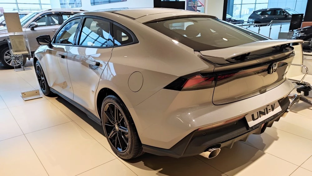 Changan Uni-V лифтбек сзади