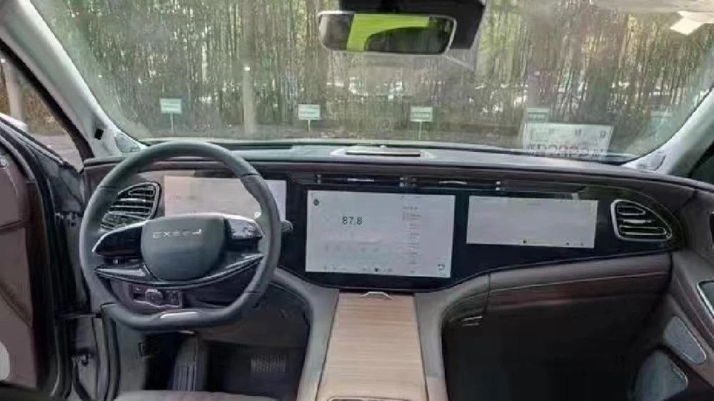 рестайлинг Exeed VX салон