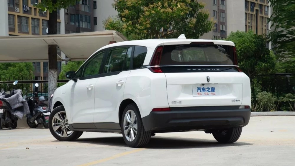 FAW Bestune NAT сзади