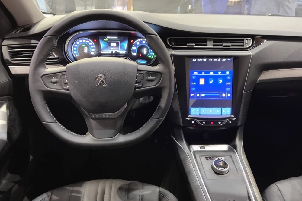 электрический седан Dongfeng Fukang ES600 салон