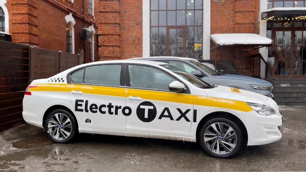 электрический седан Dongfeng Fukang ES600