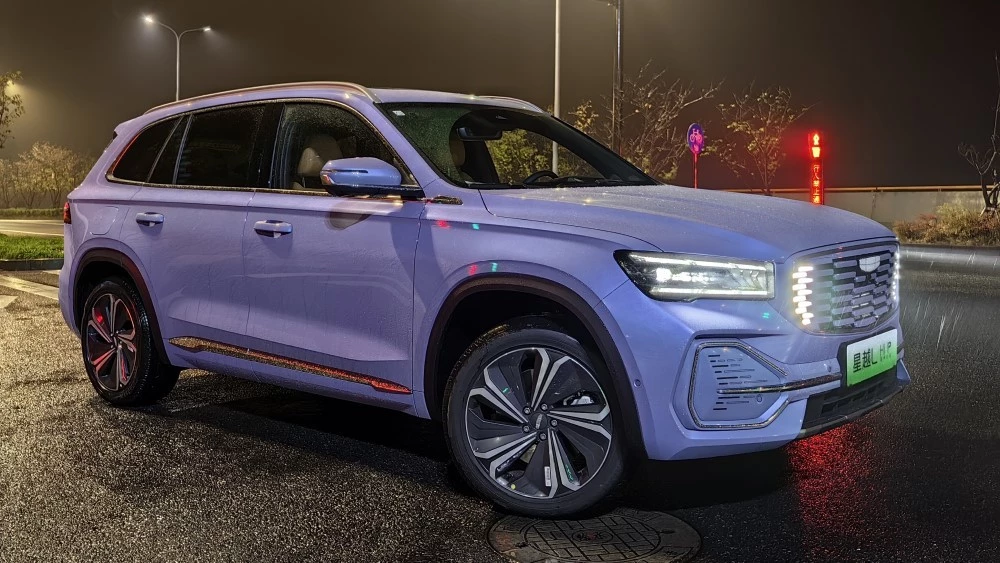 Geely Monjaro Hi-P спереди