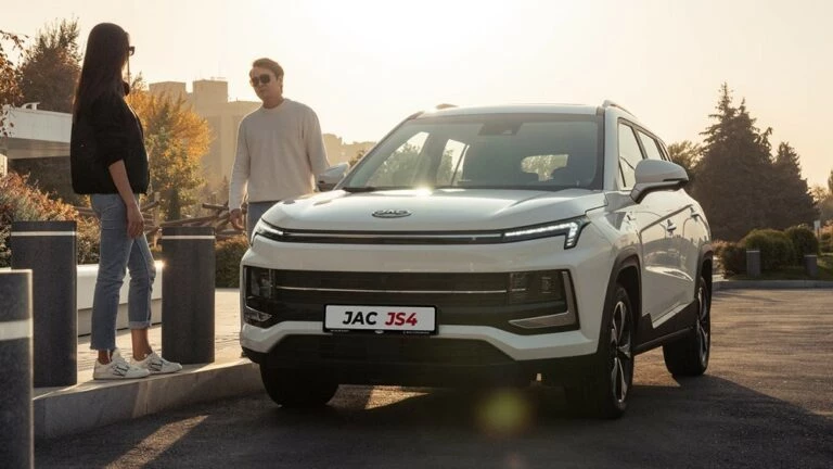 JAC JS4 в Казахстане спереди