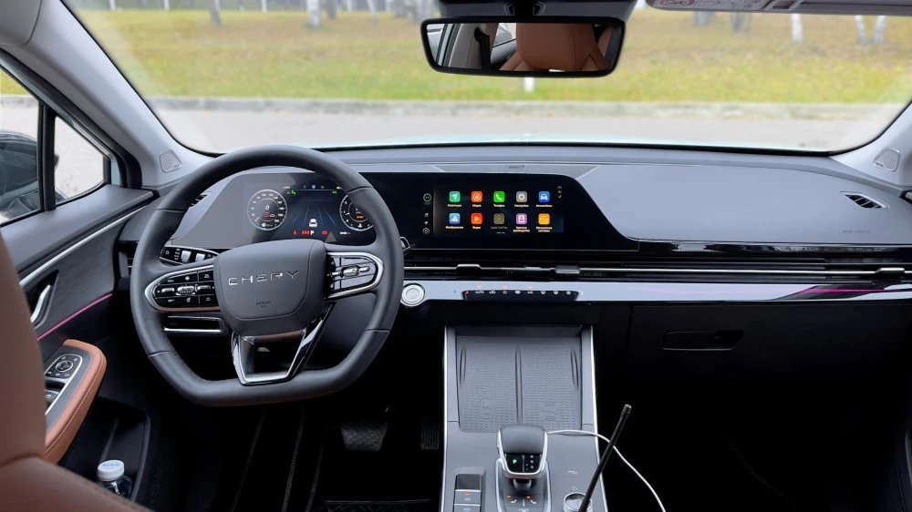 салон кроссовера Omoda С5