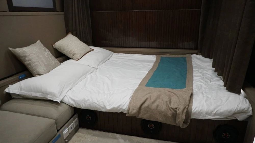 автодом SAIC Maxus Everest спальня