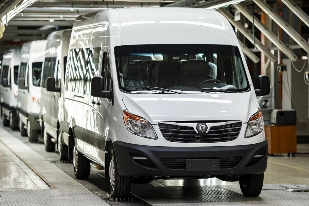 На фото: автомобили «Соллерс Атлант»