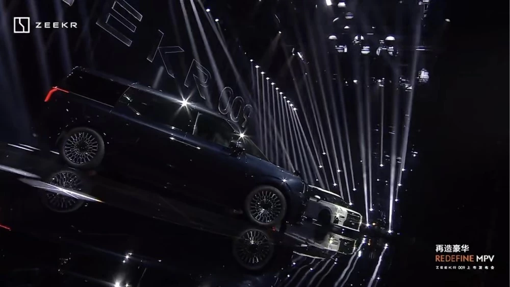 минивэн Zeekr 009