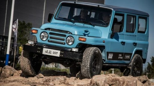 внедорожник BAW BJ212 нового второго поколения спереди