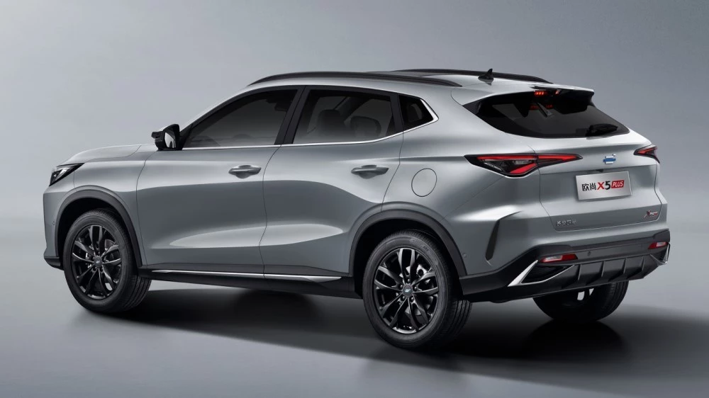 Changan Auchan X5 Plus сзади сбоку