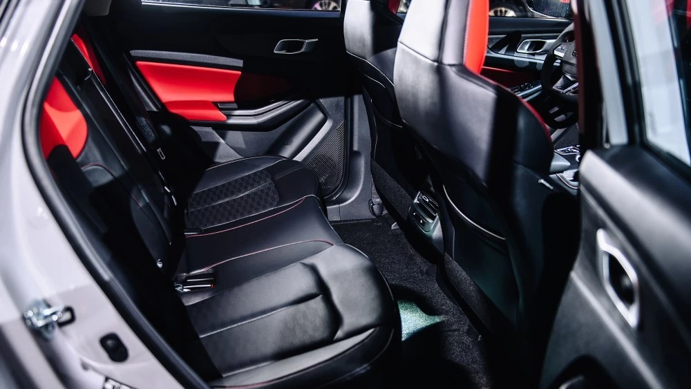 салон кроссовера Changan CS55 Plus второй ряд