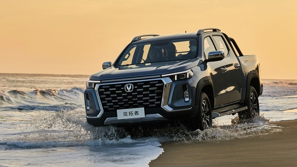 пикап Changan Lantazhe спереди сбоку