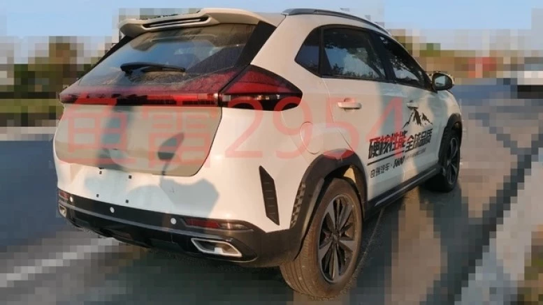 новое поколение Chery Tiggo 3x Plus сзади