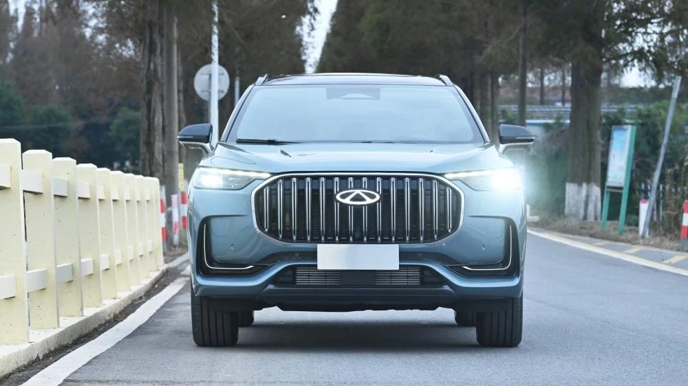 официальные фото кроссовера Chery Tiggo 9 спереди