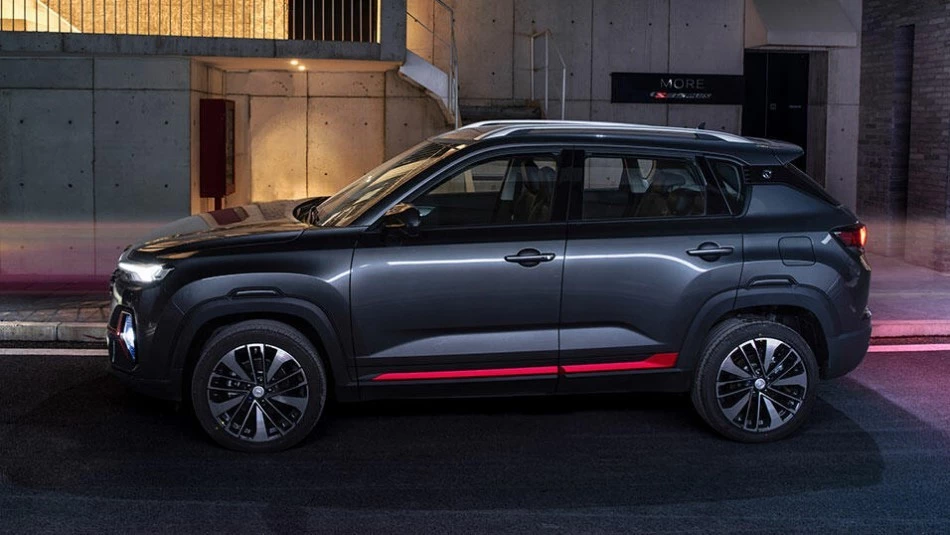 обновленный кроссовер Changan CS35 Plus сбоку