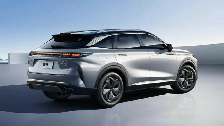 Exeed AtlantiX сзади