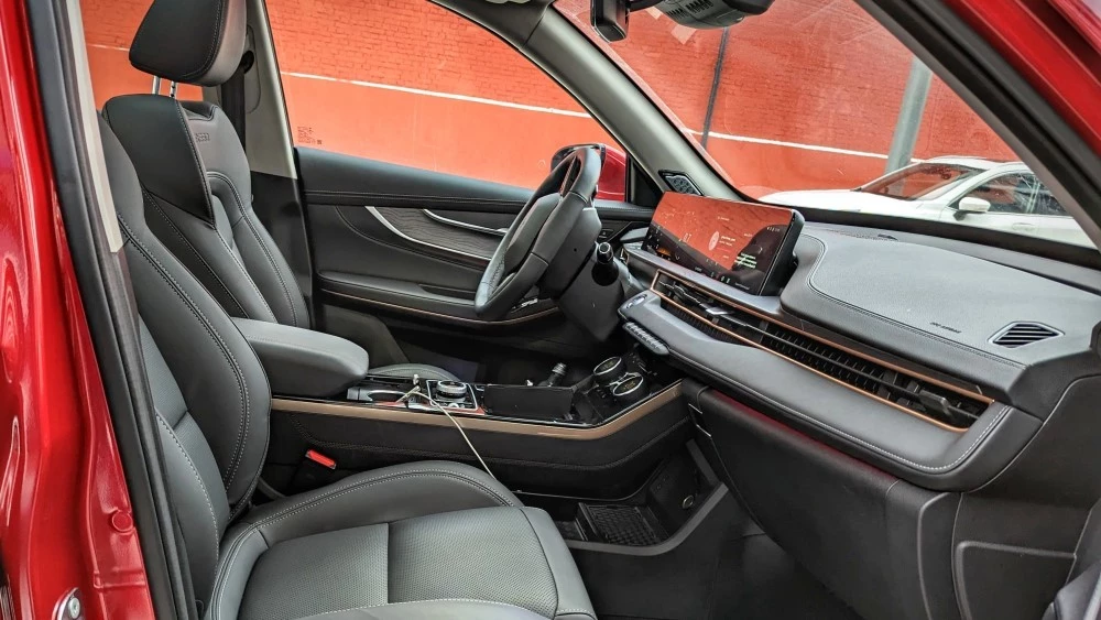 полноприводный Exeed LX AWD 4x4 салон