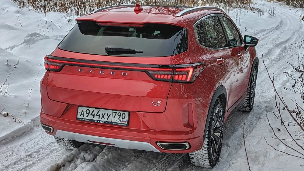 полноприводный Exeed LX AWD 4x4 сзади