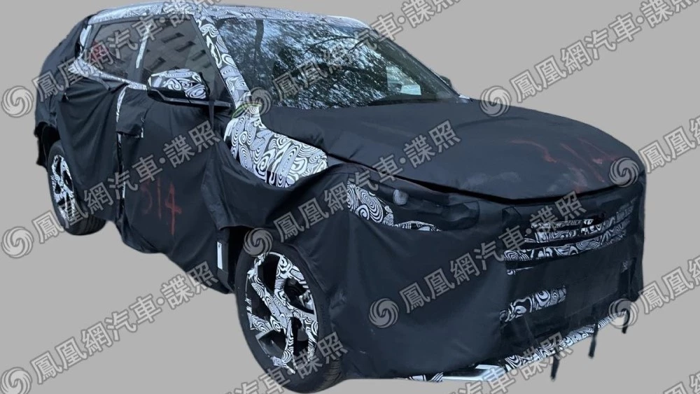 Таинственный кроссовер Geely попал на фото в Китае. Вероятно, это новый Coolray Geely Coolray L новое поколение спереди сбоку