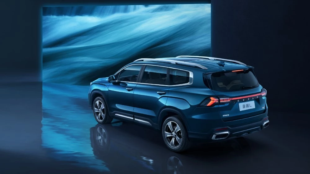 Geely Haoyue L сзади