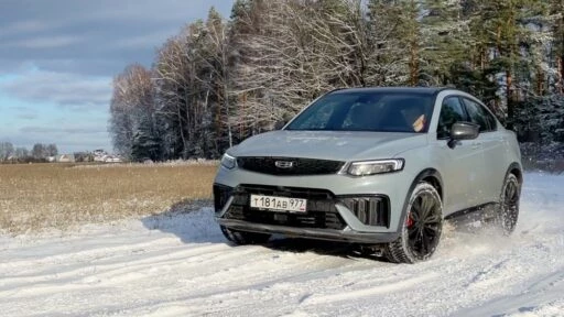 Geely Tugella рестайлинг спереди динамика