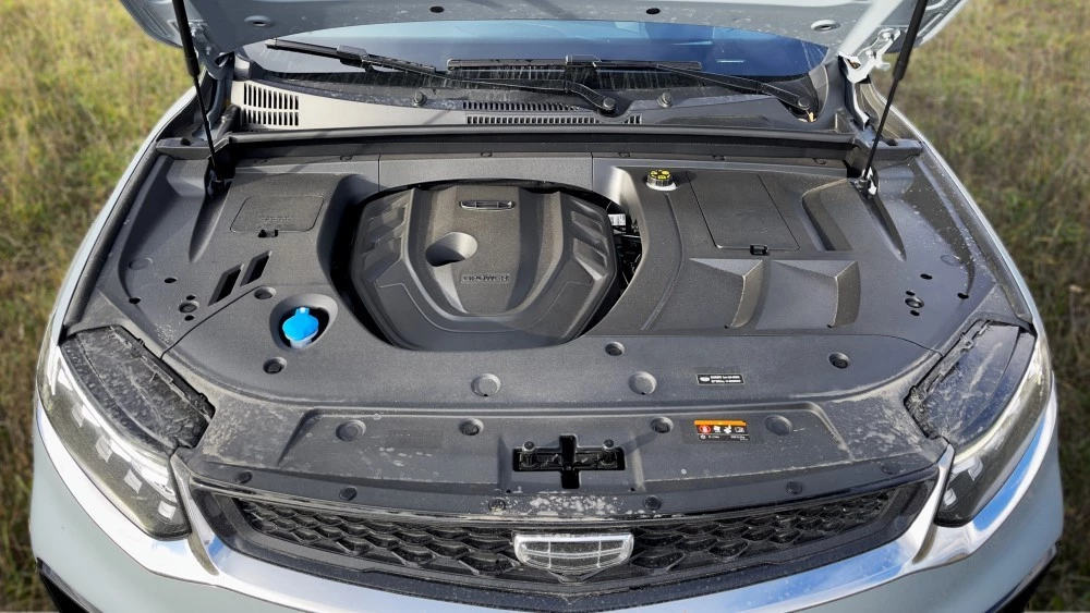 Geely Tugella моторный отсек двигатель