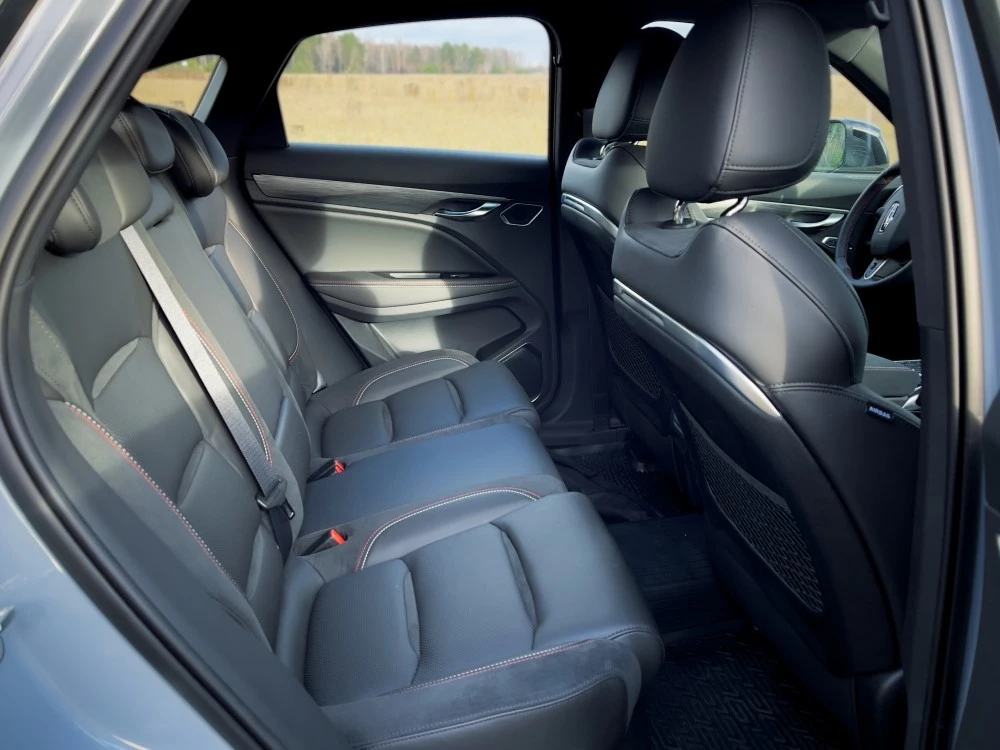 Geely Tugella второй ряд салон