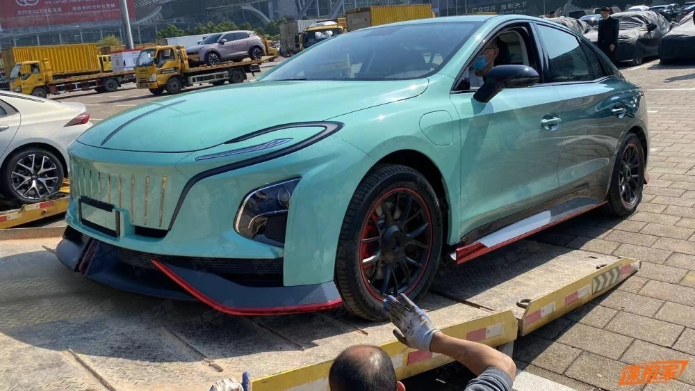 электрический седан Hongqi E-QM5 Гуанчжоу автосалон 2022