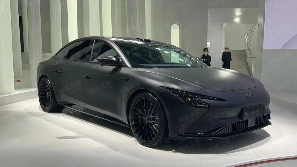 IM L7 Snake Performance спереди сбоку Гуанчжоу