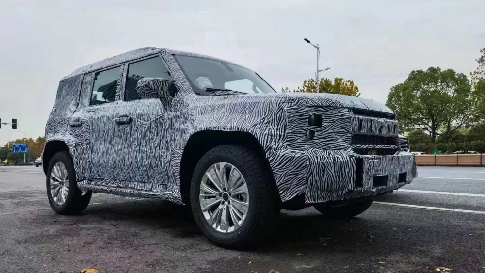 Внедорожник Jetour T-1 от Chery заметили во время тестов. Он может приехать в Россию внедорожник Jetour T1 сбоку