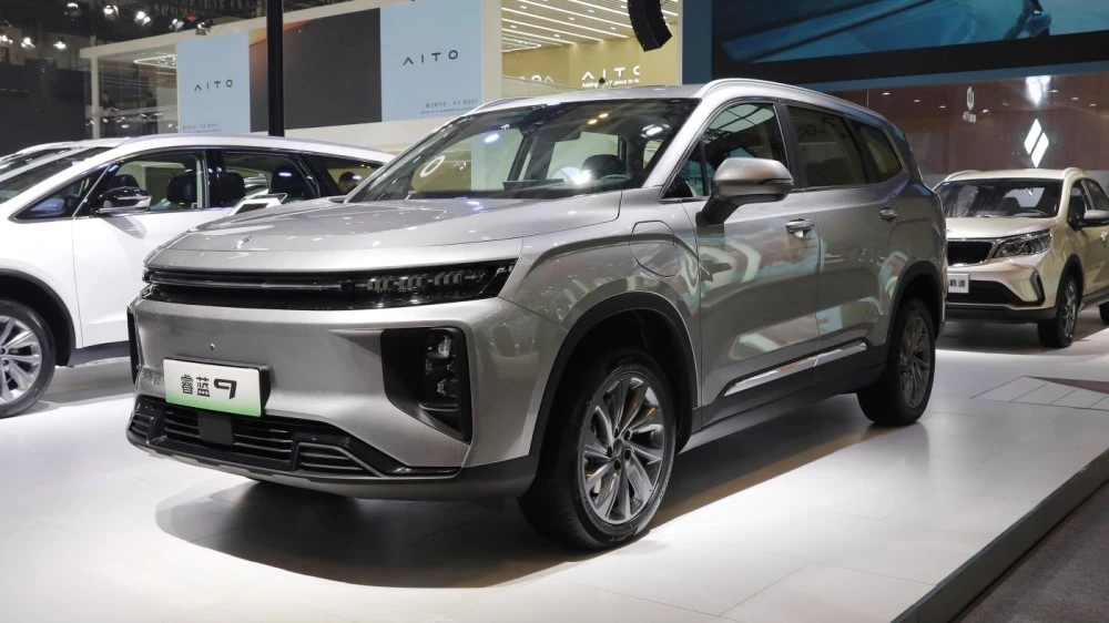 Livan RL9 спереди сбоку