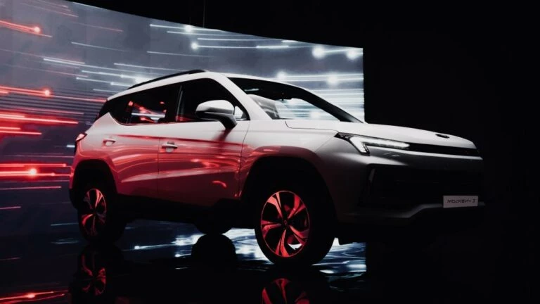 кроссовер «Москвич 3» спереди сбоку