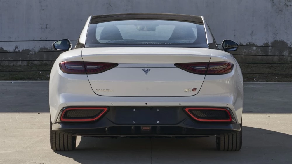 спортивное купе Neta E сзади