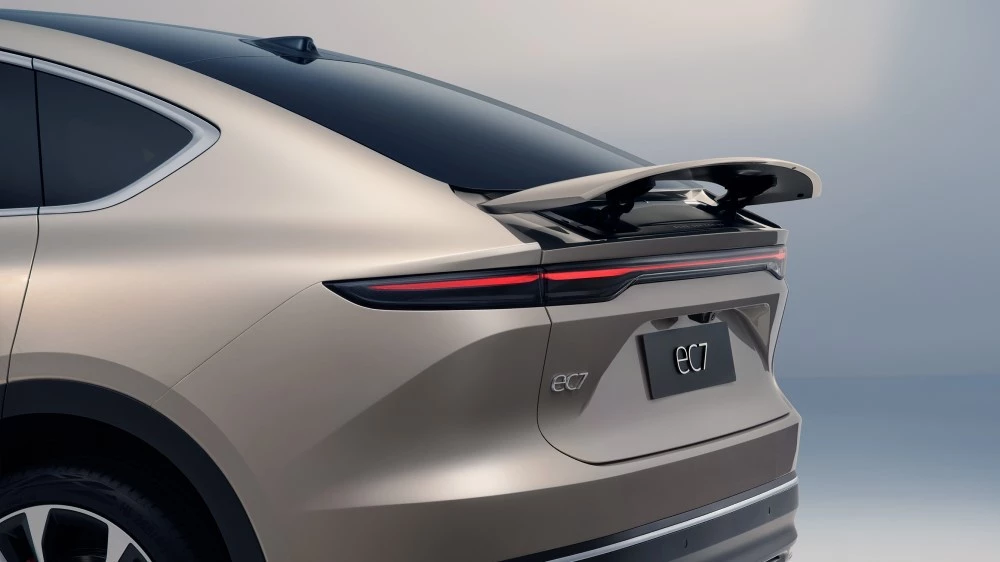 задний спойлер Nio EC7 сзади