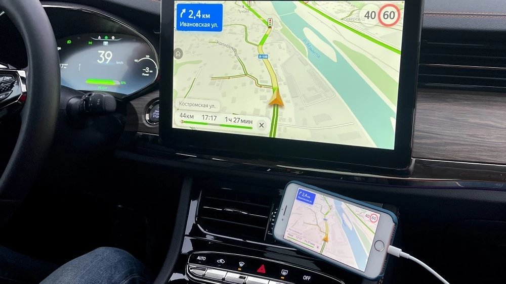 Skywell ET5 салон медиасистема