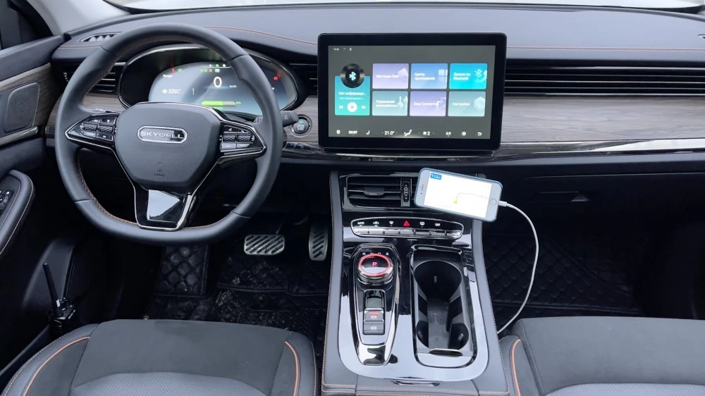 Skywell ET5 салон медиасистема