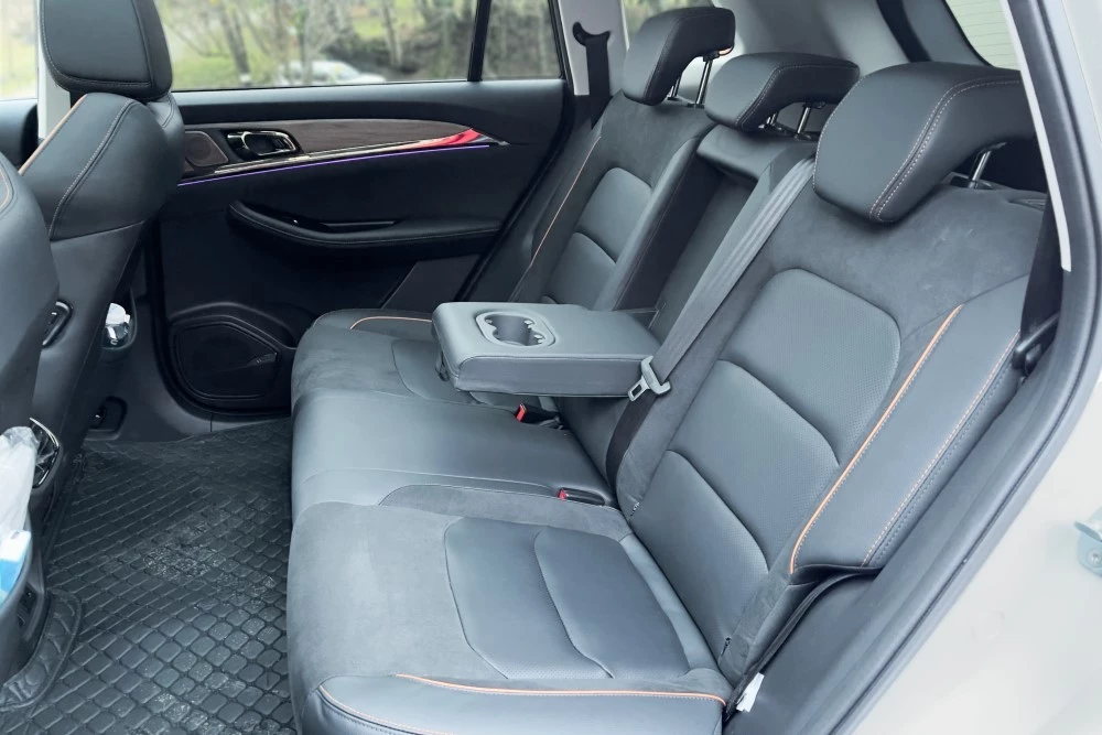 Skywell ET5 салон второй ряд