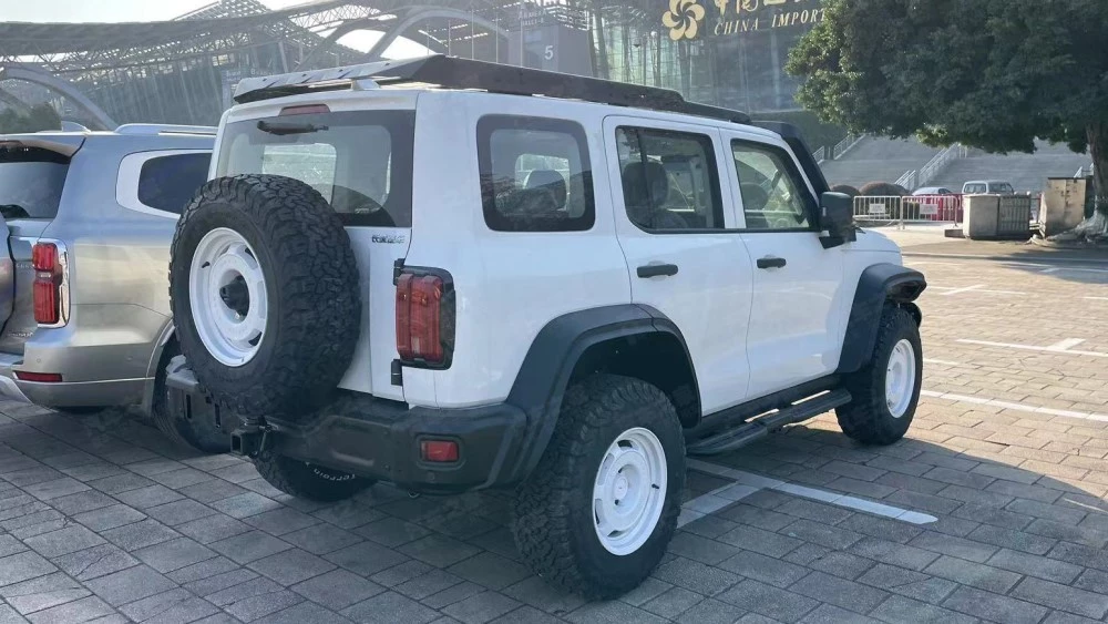 Tank 300 Cavalry сзади сбоку