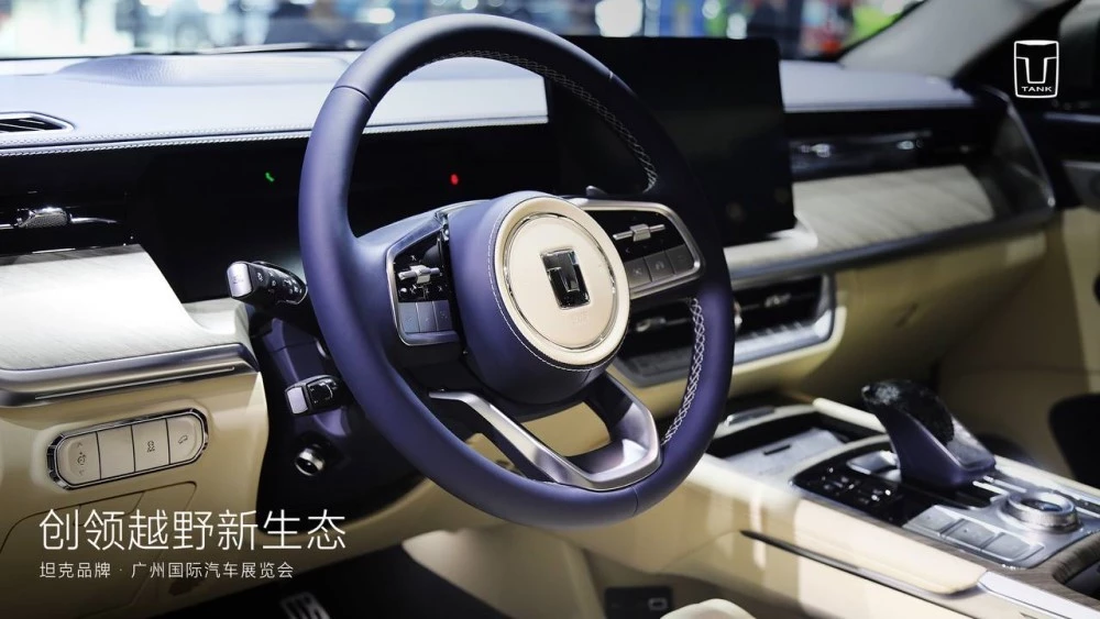 гибридный внедорожник Tank 500 салон автосалон в Гуанчжоу 2022