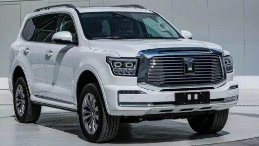 Tank 500 PHEV с подключаемым гибридом спереди