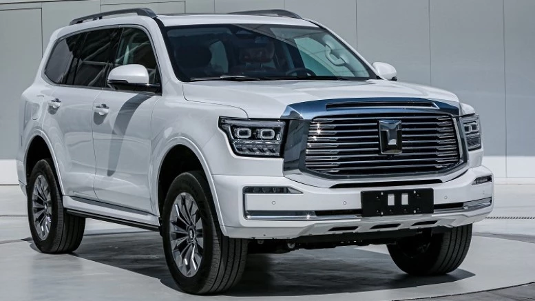 Tank 500 PHEV с подключаемым гибридом спереди