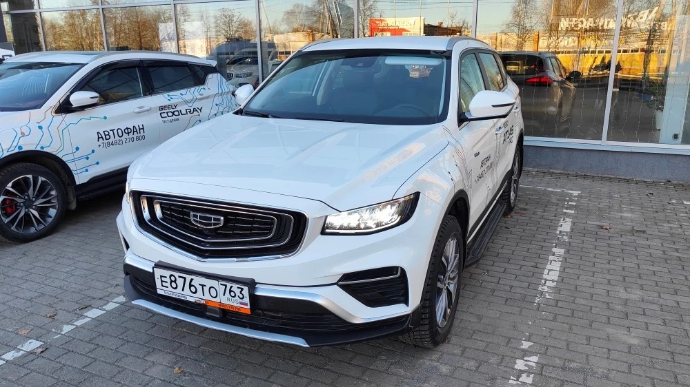 кроссовер Geely Atlas Pro тест-драйв Тольятти спереди сбоку