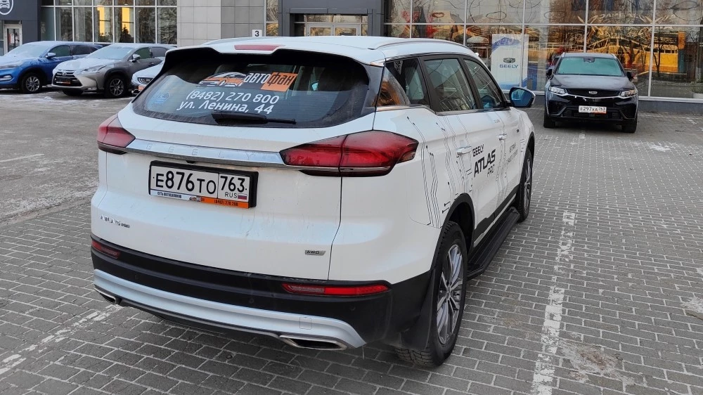 кроссовер Geely Atlas Pro тест-драйв Тольятти сзади сбоку