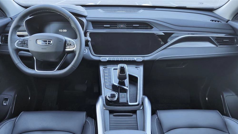 Geely Atlas Pro передняя панель салон интерьер