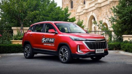BAIC Beijing X3 X35 сбоку спереди