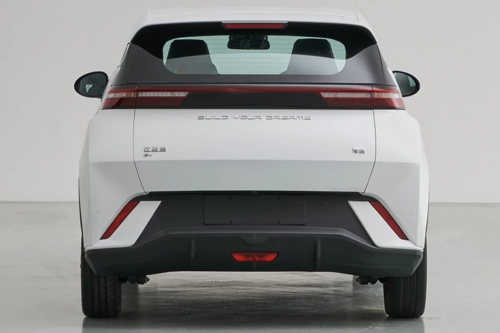 электрический хэтчбек BYD Seagull сзади