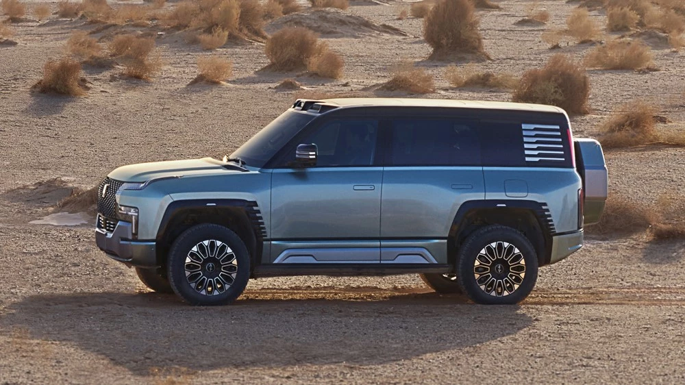 внедорожник BYD Yangwang U8 сбоку