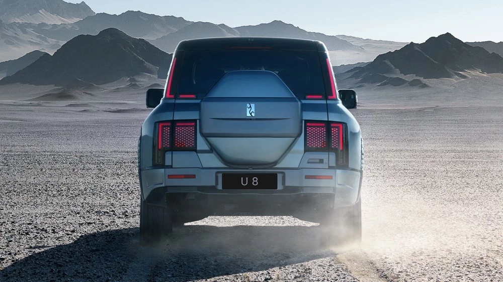 внедорожник BYD Yangwang U8 сзади