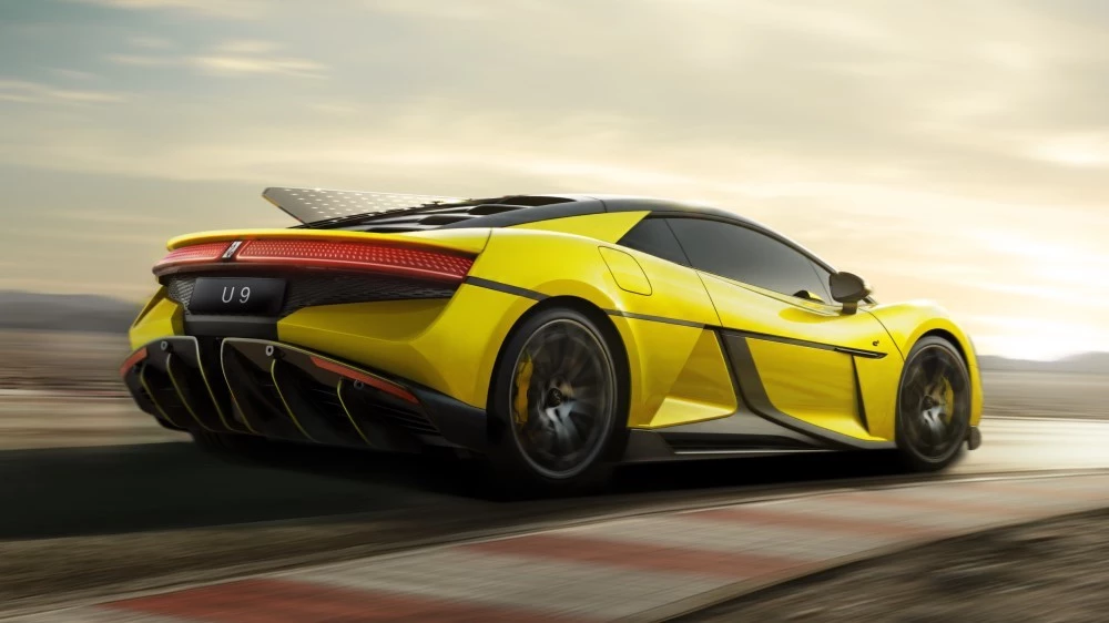 гиперкар BYD Yangwang U9 сзади сбоку