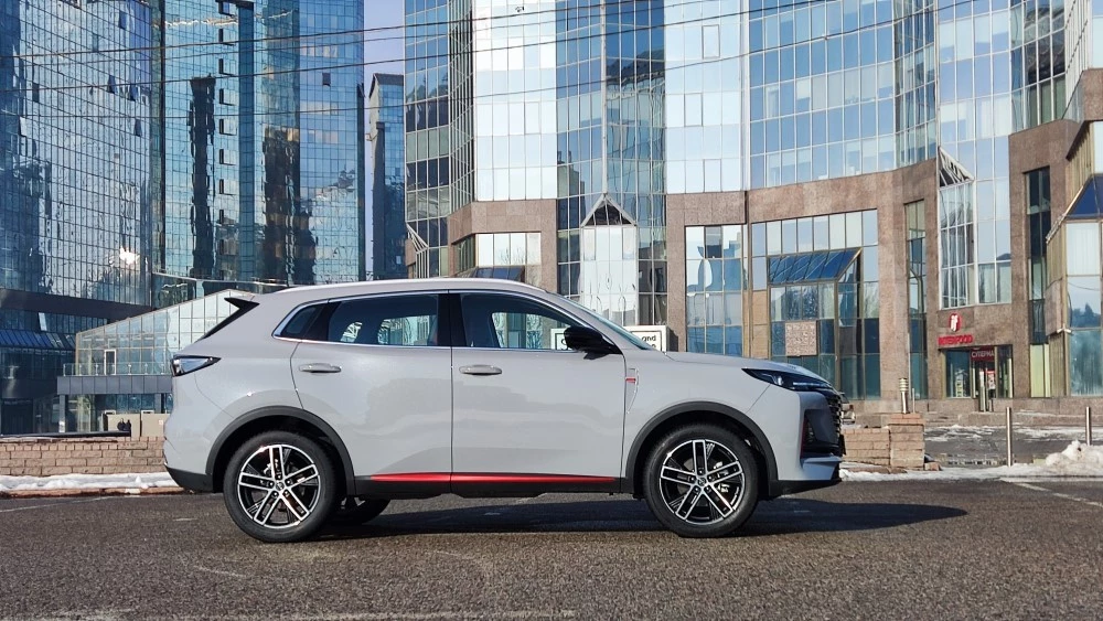 Changan CS55 Plus тест-драйв сбоку